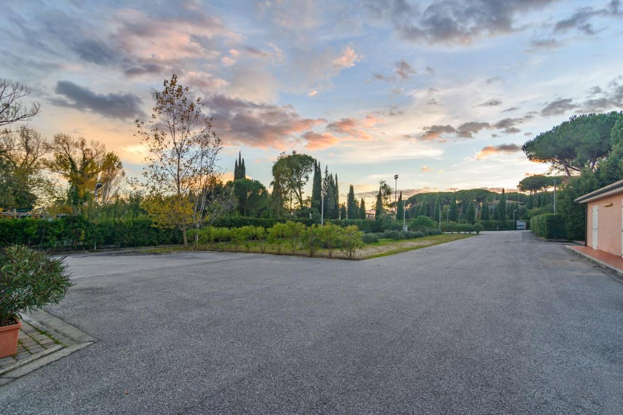 Residence San Rossore Pisa Bagian luar foto
